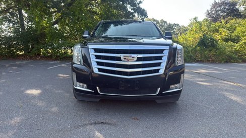 Used 2015 Cadillac Escalade Luxury image 2