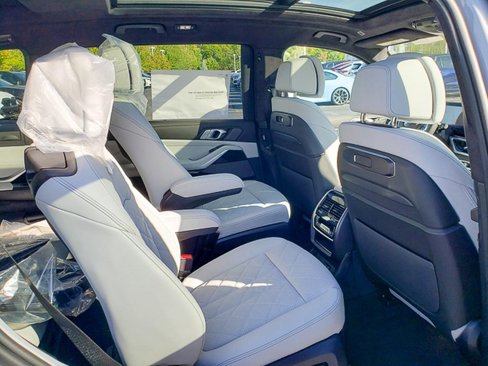 New 2026 BMW X7 xDrive40i w/ M Sport Package image 14