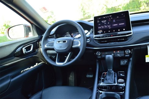 New 2026 Jeep Compass Latitude image 32