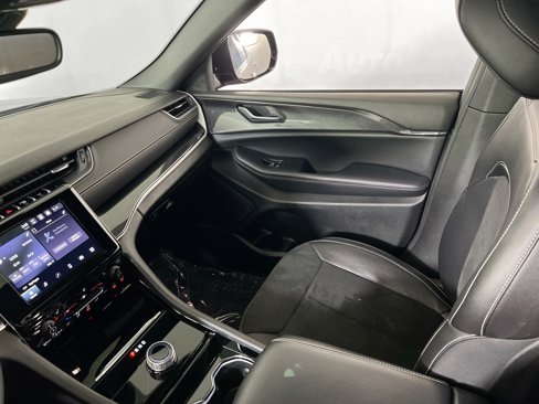 Used 2023 Jeep Grand Cherokee Altitude image 23