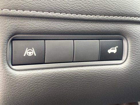 New 2025 Nissan Armada SL w/ Captain's Chari Seat Package image 15