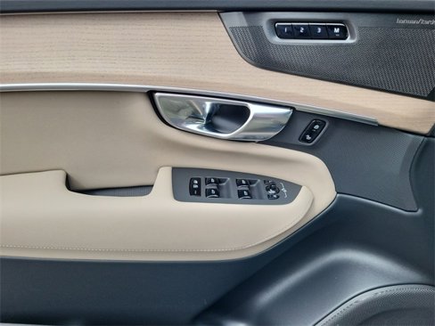 New 2026 Volvo XC90 B5 Plus image 10