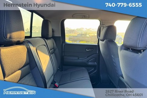 Used 2024 Nissan Frontier SV w/ SV Convenience Package image 27
