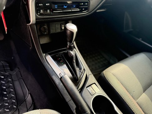 Used 2019 Toyota Corolla LE image 18
