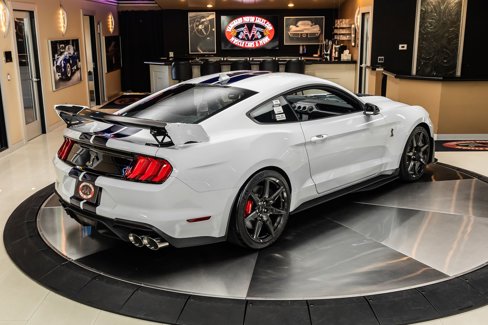 Used 2021 Ford Mustang Shelby GT500 w/ Carbon Fiber Track Pack image 13