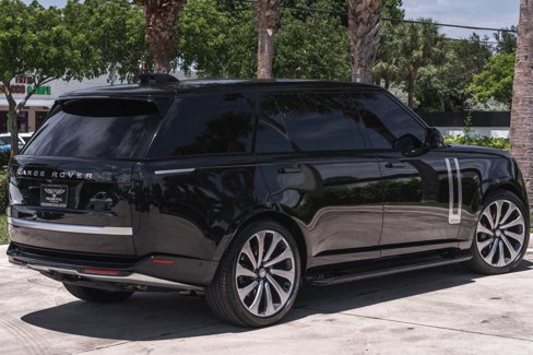 Used 2025 Land Rover Range Rover Long Wheelbase Autobiography image 12