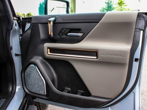 Used 2025 GMC Hummer EV 2X image 13