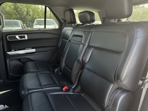 Used 2023 Ford Explorer XLT w/ Equipment Group 202A image 8