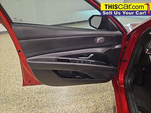Used 2024 Hyundai Elantra Limited image 25