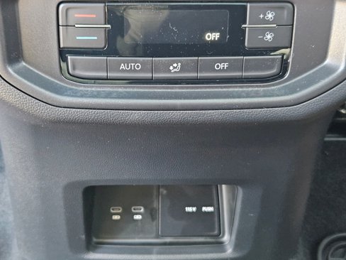 New 2025 Volkswagen Atlas Peak Edition SE image 23