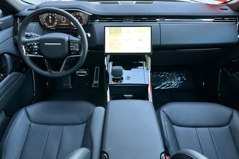 Used 2025 Land Rover Range Rover Sport Dynamic SE image 14