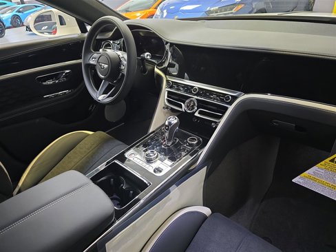 New 2025 Bentley Flying Spur Plug-In Hybrid image 2