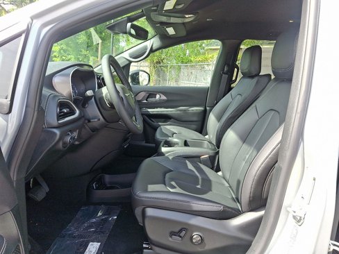 New 2026 Chrysler Pacifica Select image 7
