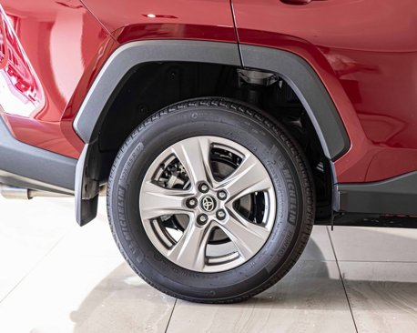 Used 2025 Toyota RAV4 XLE image 11
