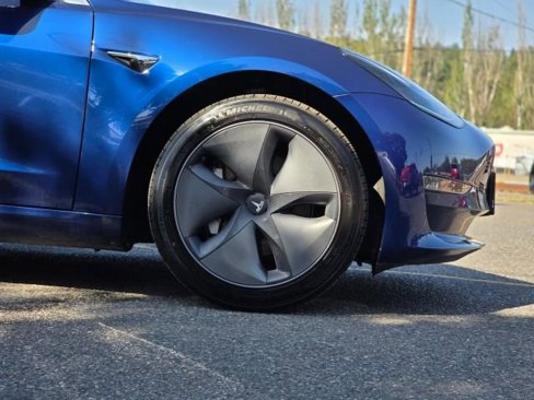 Used 2020 Tesla Model 3 Standard Range Plus image 40