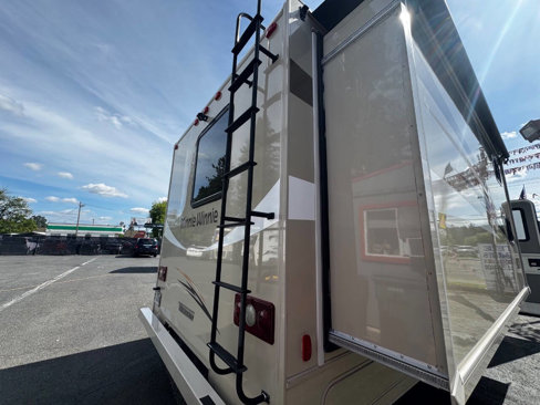 Used 2016 Ford E-450 and Econoline 450 Super Duty w/ Motorhome Prep Package image 71
