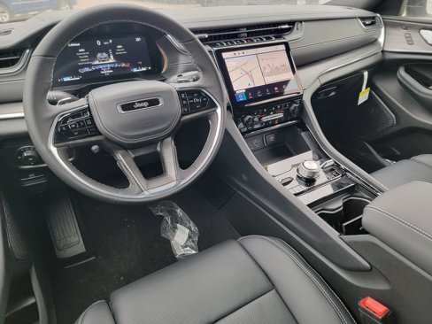 New 2025 Jeep Grand Cherokee Overland w/ Luxury Tech Group IV image 30