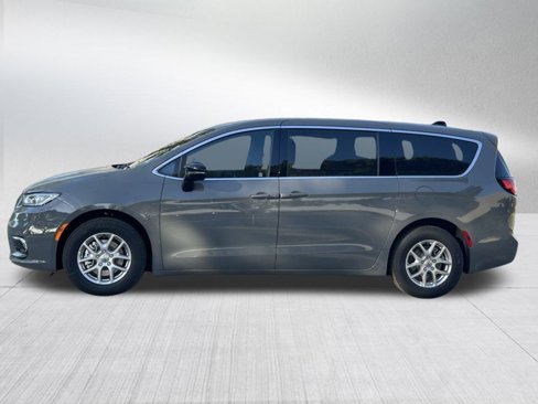 New 2025 Chrysler Pacifica Select image 7