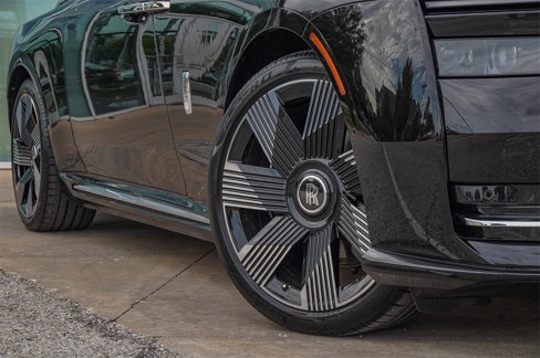 New 2025 Rolls-Royce Spectre w/ Spectre Launch Package image 10