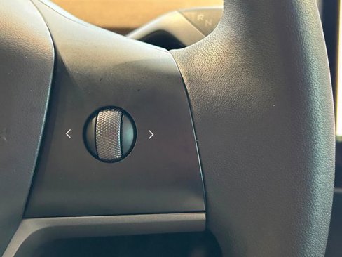 Used 2023 Tesla Model Y Long Range image 27
