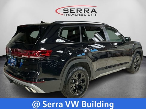 Certified 2025 Volkswagen Atlas Peak Edition SE image 5