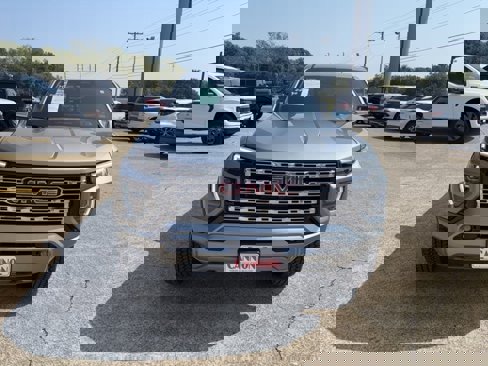 Used 2024 GMC Canyon Denali image 4
