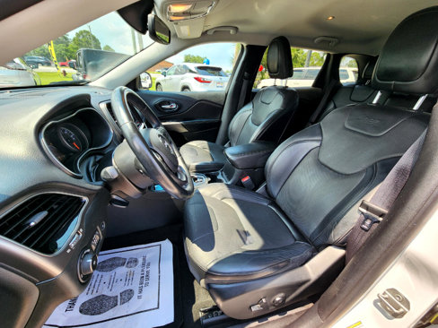 Used 2019 Jeep Cherokee Limited image 10