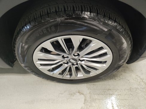 Used 2024 Cadillac XT4 Premium Luxury image 4