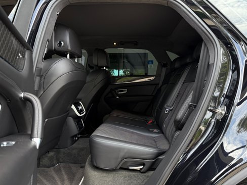 Used 2020 Bentley Bentayga Design Series image 26
