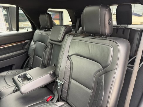 Used 2019 Ford Explorer Platinum image 37