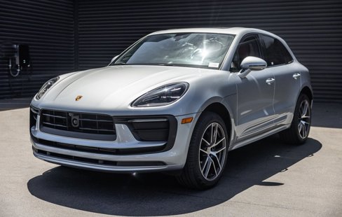 Used 2025 Porsche Macan image 1