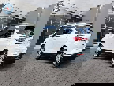 Used 2023 Chevrolet Equinox LT w/ Driver Convenience Package image 3