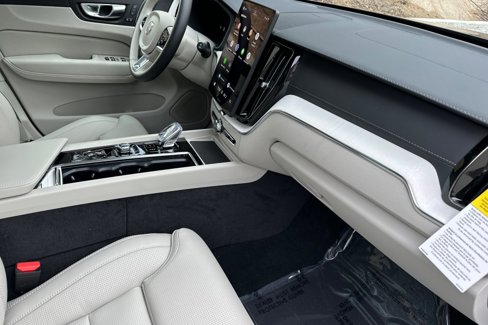New 2026 Volvo XC60 T8 Ultra image 13