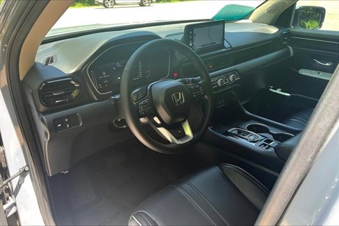 Used 2025 Honda Pilot Elite image 17