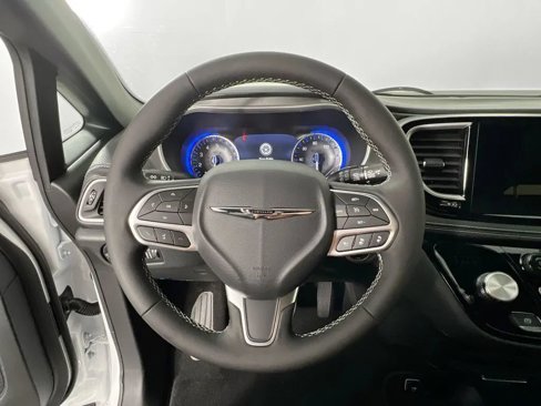 New 2026 Chrysler Pacifica Select image 12
