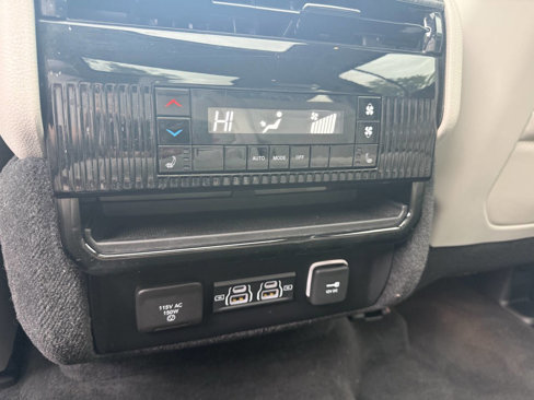 Used 2023 Jeep Wagoneer Series III image 16