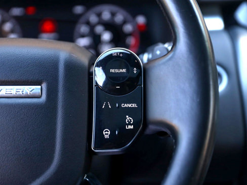 Used 2020 Land Rover Discovery Landmark image 38