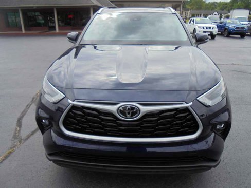 Used 2023 Toyota Highlander XLE image 3