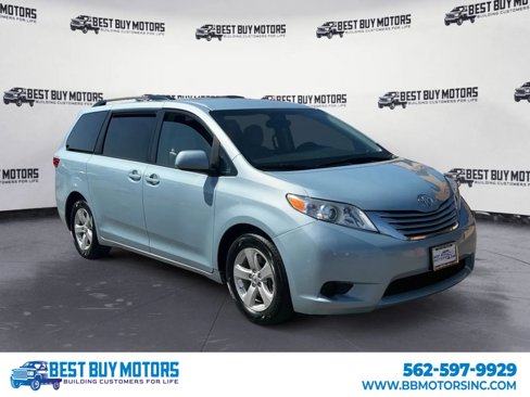 Used 2016 Toyota Sienna LE image 1