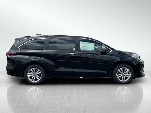 New 2025 Toyota Sienna Limited image 5