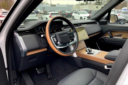 New 2025 Land Rover Range Rover SV image 7