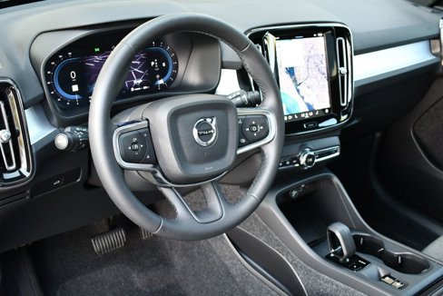 Used 2025 Volvo XC40 B5 Core image 47