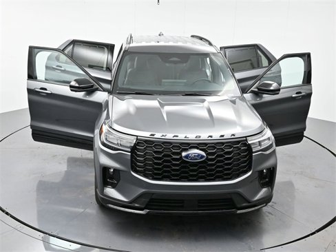 Used 2025 Ford Explorer ST-Line w/ Premium Package image 47