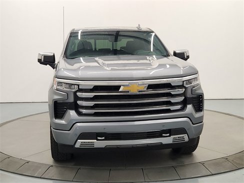 Used 2025 Chevrolet Silverado 1500 High Country w/ Technology Package image 2