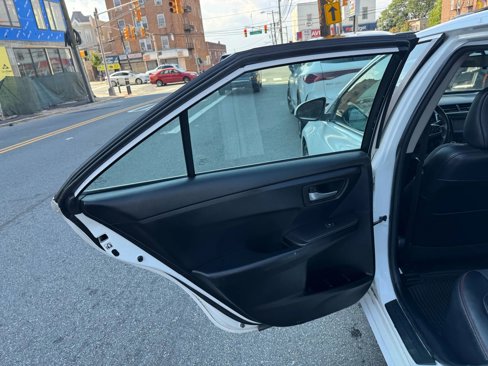 Used 2017 Toyota Camry SE image 15