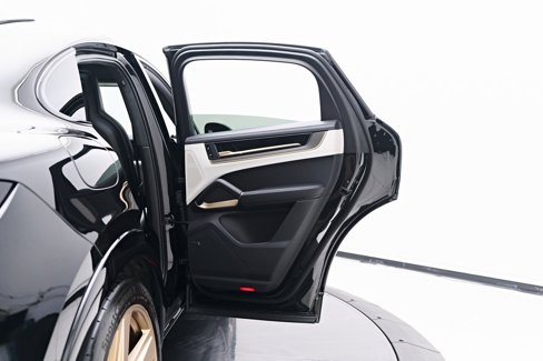 Used 2025 Porsche Cayenne GTS image 32