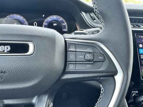 New 2025 Jeep Grand Cherokee Altitude image 16