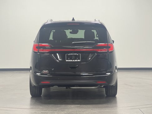 New 2026 Chrysler Pacifica Limited w/ S Appearance Package image 7