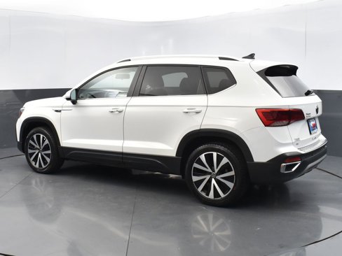 Used 2022 Volkswagen Taos SE image 2