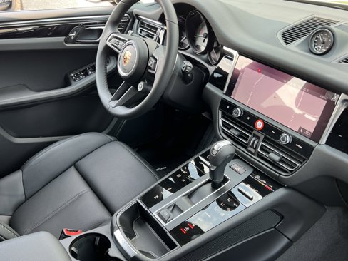 New 2025 Porsche Macan S image 13